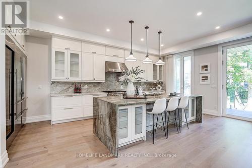 937 Goodwin Road, Mississauga, ON - Indoor Photo Showing Kitchen With Upgraded Kitchen