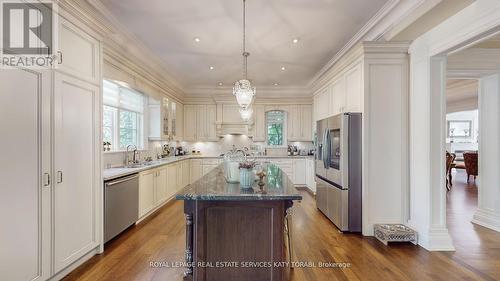 1 Carluke Crescent, Toronto, ON - Indoor Photo Showing Kitchen With Double Sink With Upgraded Kitchen