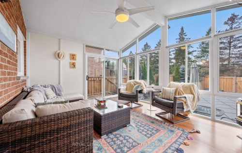3509 Woodhurst Crescent, Mississauga, ON - Indoor Photo Showing Living Room