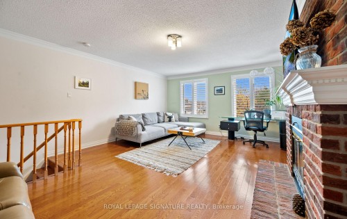 3509 Woodhurst Crescent, Mississauga, ON - Indoor Photo Showing Living Room