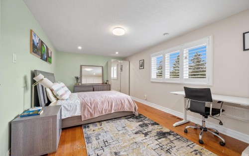 3509 Woodhurst Crescent, Mississauga, ON - Indoor Photo Showing Bedroom