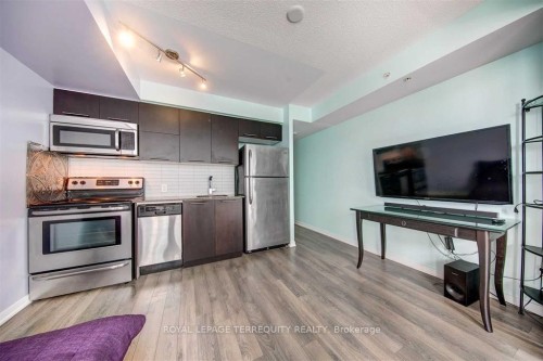 808-20 Joe Shuster Way, Toronto, ON - Indoor Photo Showing Kitchen