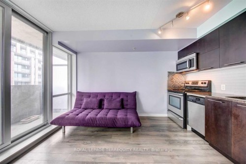808-20 Joe Shuster Way, Toronto, ON - Indoor Photo Showing Kitchen