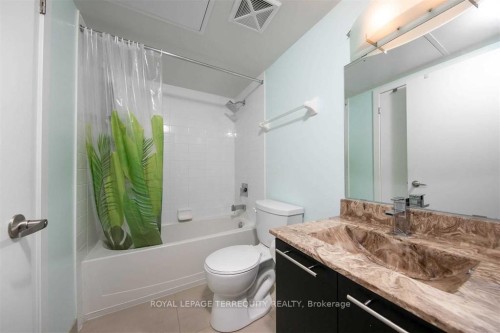808-20 Joe Shuster Way, Toronto, ON - Indoor Photo Showing Bathroom