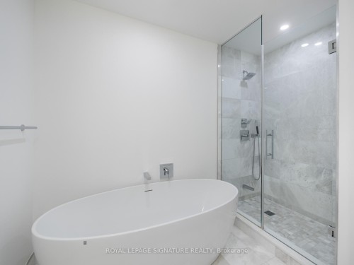 504-128 Pears Avenue, Toronto, ON - Indoor Photo Showing Bathroom