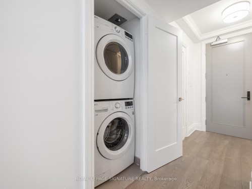 504-128 Pears Avenue, Toronto, ON - Indoor Photo Showing Laundry Room