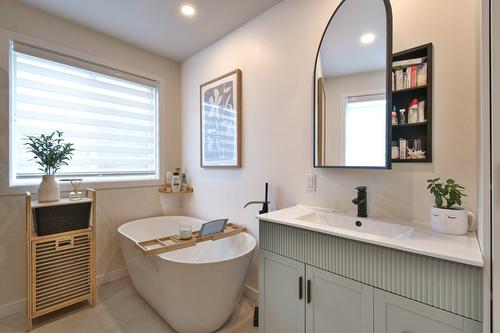 Bathroom - 1678 Rue Des Mandolines, Saint-Jérôme, QC - Indoor Photo Showing Bathroom