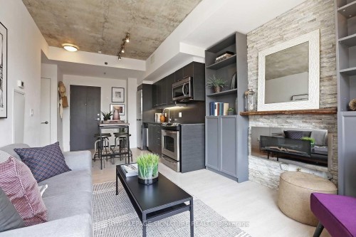 312-630 Queen Street E, Toronto, ON - Indoor Photo Showing Living Room