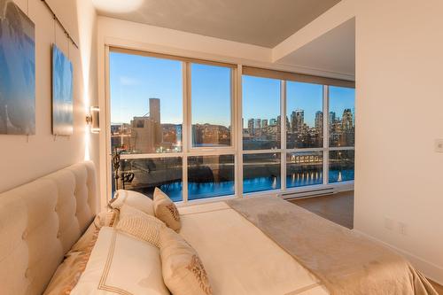 Primary bedroom - 605-2175 Rue St-Patrick, Montréal (Le Sud-Ouest), QC - Indoor