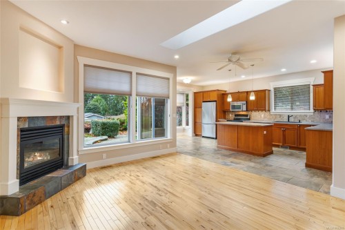 345 Dorset Rd, Qualicum Beach, BC 