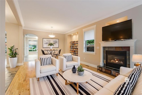 345 Dorset Rd, Qualicum Beach, BC 