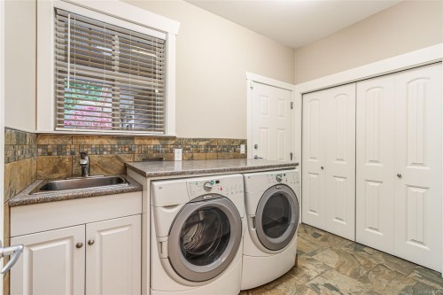 345 Dorset Rd, Qualicum Beach, BC 