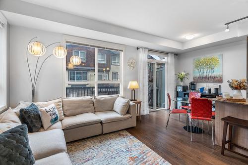 613 Boynton Place, Kelowna, BC - Indoor Photo Showing Living Room
