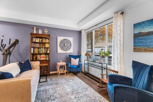 613 Boynton Place, Kelowna, BC - Indoor Photo Showing Living Room