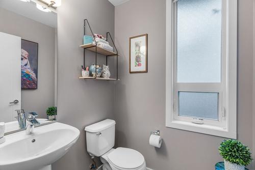 613 Boynton Place, Kelowna, BC - Indoor Photo Showing Bathroom