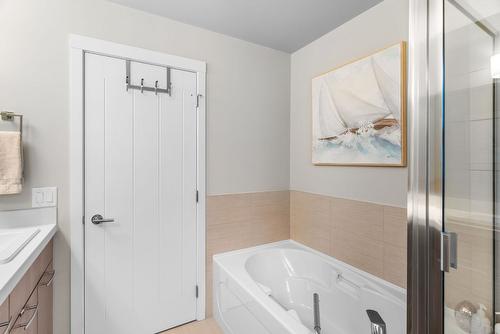 613 Boynton Place, Kelowna, BC - Indoor Photo Showing Bathroom