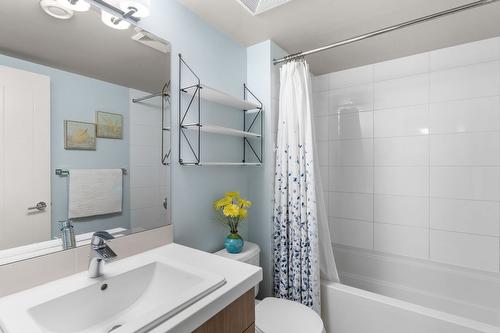 613 Boynton Place, Kelowna, BC - Indoor Photo Showing Bathroom