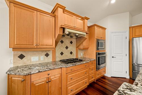 2090 Bowron Street, Kelowna, BC - Indoor Photo Showing Kitchen