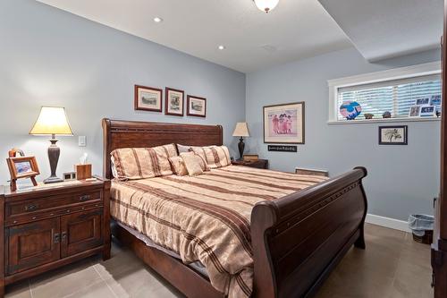 18-420 20Th Avenue, Creston, BC - Indoor Photo Showing Bedroom