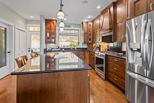 18-420 20Th Avenue, Creston, BC - Indoor Photo Showing Kitchen With Upgraded Kitchen