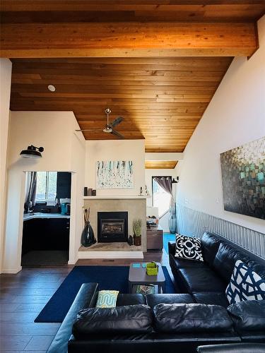 1015-930 Dogwood Drive, Kimberley, BC - Indoor Photo Showing Living Room With Fireplace