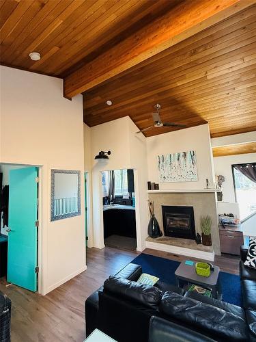 1015-930 Dogwood Drive, Kimberley, BC - Indoor Photo Showing Living Room With Fireplace