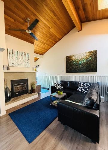 1015-930 Dogwood Drive, Kimberley, BC - Indoor Photo Showing Living Room With Fireplace