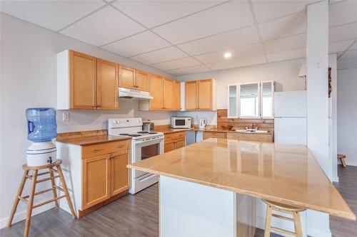 1807 Gallon Avenue, Lumby, BC - Indoor Photo Showing Kitchen With Double Sink