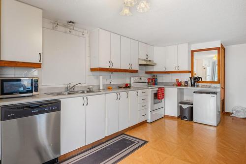 Kitchen - 180 Boul. Ste-Rose, Laval (Sainte-Rose), QC - Indoor Photo Showing Kitchen With Double Sink