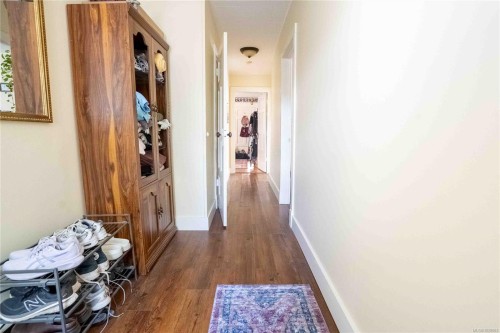 2329 Dowler Pl, Victoria, BC - Indoor Photo Showing Other Room