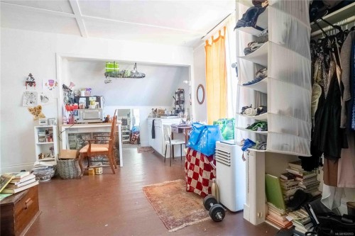 2329 Dowler Pl, Victoria, BC - Indoor