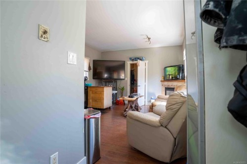 2329 Dowler Pl, Victoria, BC - Indoor