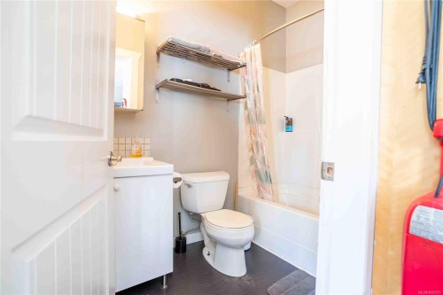 2329 Dowler Pl, Victoria, BC - Indoor Photo Showing Bathroom