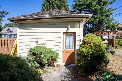 2329 Dowler Pl, Victoria, BC - Outdoor