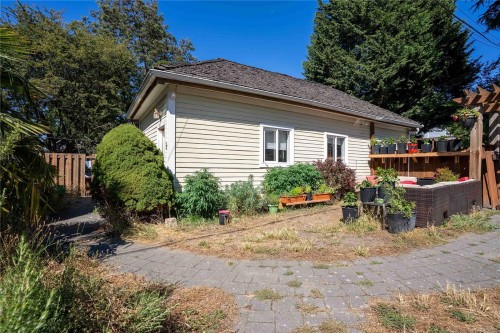 2329 Dowler Pl, Victoria, BC - Outdoor