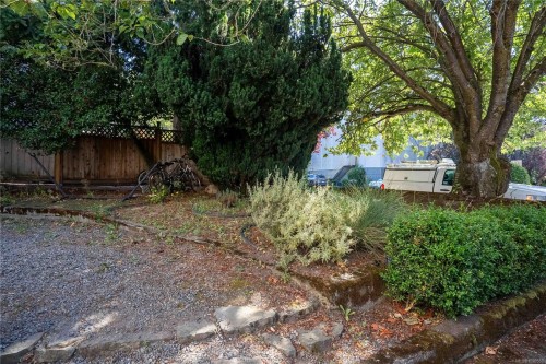 2329 Dowler Pl, Victoria, BC - Outdoor