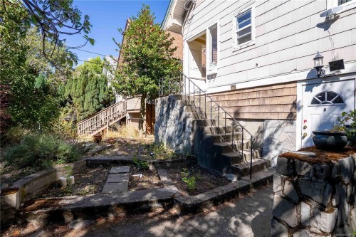 2329 Dowler Pl, Victoria, BC - Outdoor