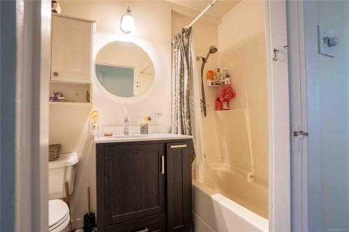 2329 Dowler Pl, Victoria, BC - Indoor Photo Showing Bathroom