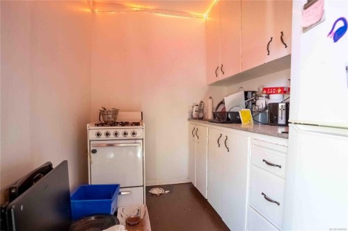 2329 Dowler Pl, Victoria, BC - Indoor