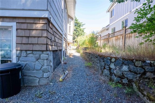 2329 Dowler Pl, Victoria, BC - Outdoor