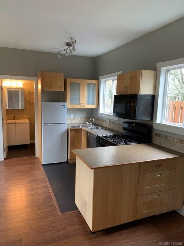 2329 Dowler Pl, Victoria, BC - Indoor Photo Showing Kitchen