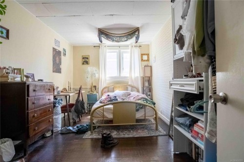 2329 Dowler Pl, Victoria, BC - Indoor Photo Showing Bedroom