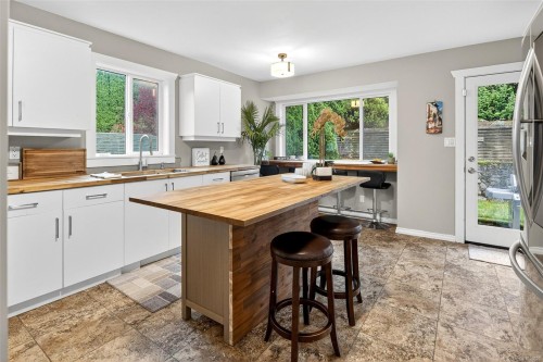 7460 East Saanich Rd, Central Saanich, BC 