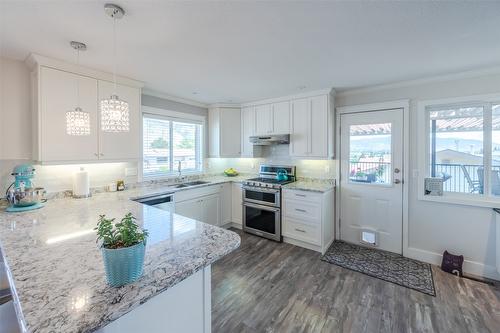 6 Mcintosh Court, Osoyoos, BC - Indoor Photo Showing Kitchen With Upgraded Kitchen
