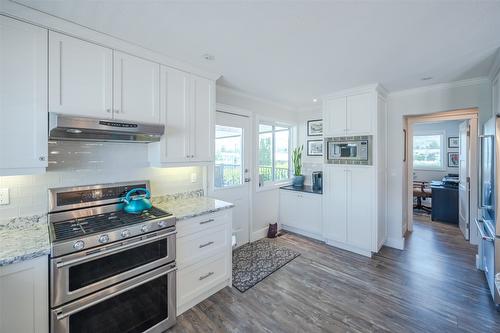 6 Mcintosh Court, Osoyoos, BC - Indoor Photo Showing Kitchen