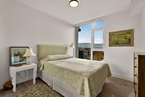 708-1588 Ellis Street, Kelowna, BC - Indoor Photo Showing Bedroom