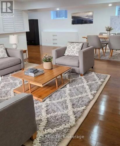 34 Danielle Crescent, Barrie, ON - Indoor Photo Showing Living Room