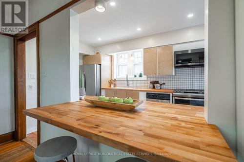 26 Weir Street S, Hamilton, ON - Indoor Photo Showing Kitchen