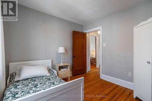 26 Weir Street S, Hamilton, ON - Indoor Photo Showing Bedroom