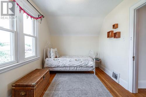 26 Weir Street S, Hamilton, ON - Indoor Photo Showing Bedroom